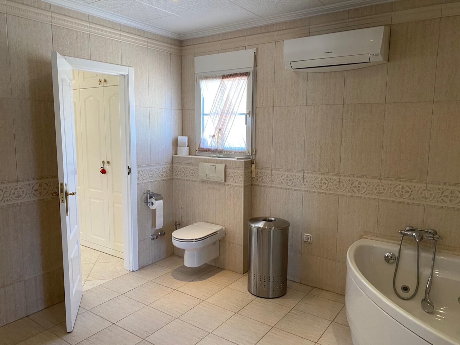 For Sale. Villa in Villamartin