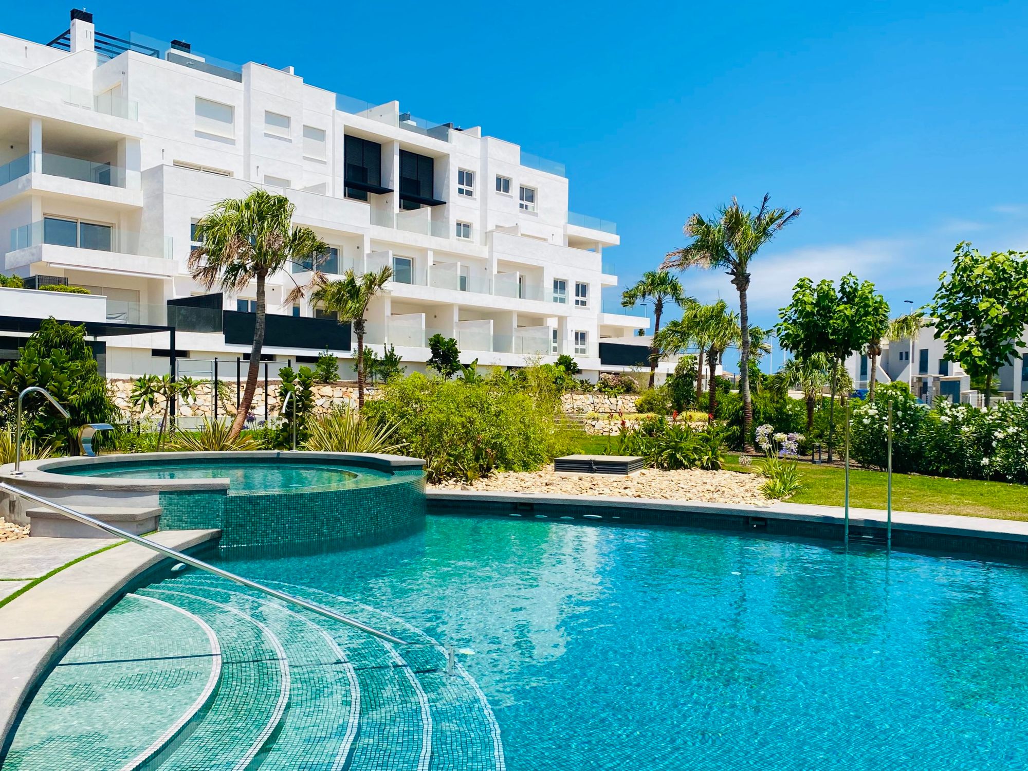 apartment en los-altos ·  389900€