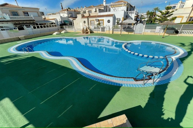 quad-house en playa-flamenca ·  199999€